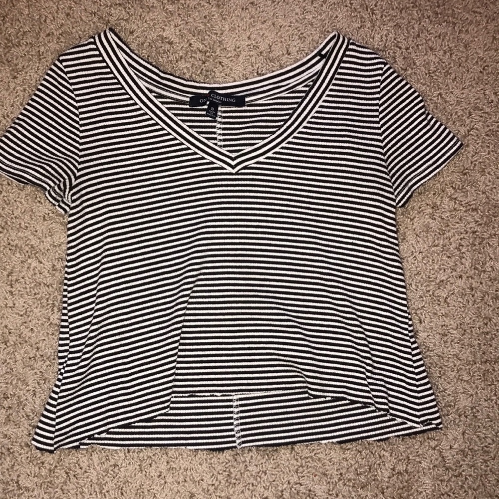 Black and white cropped shirt